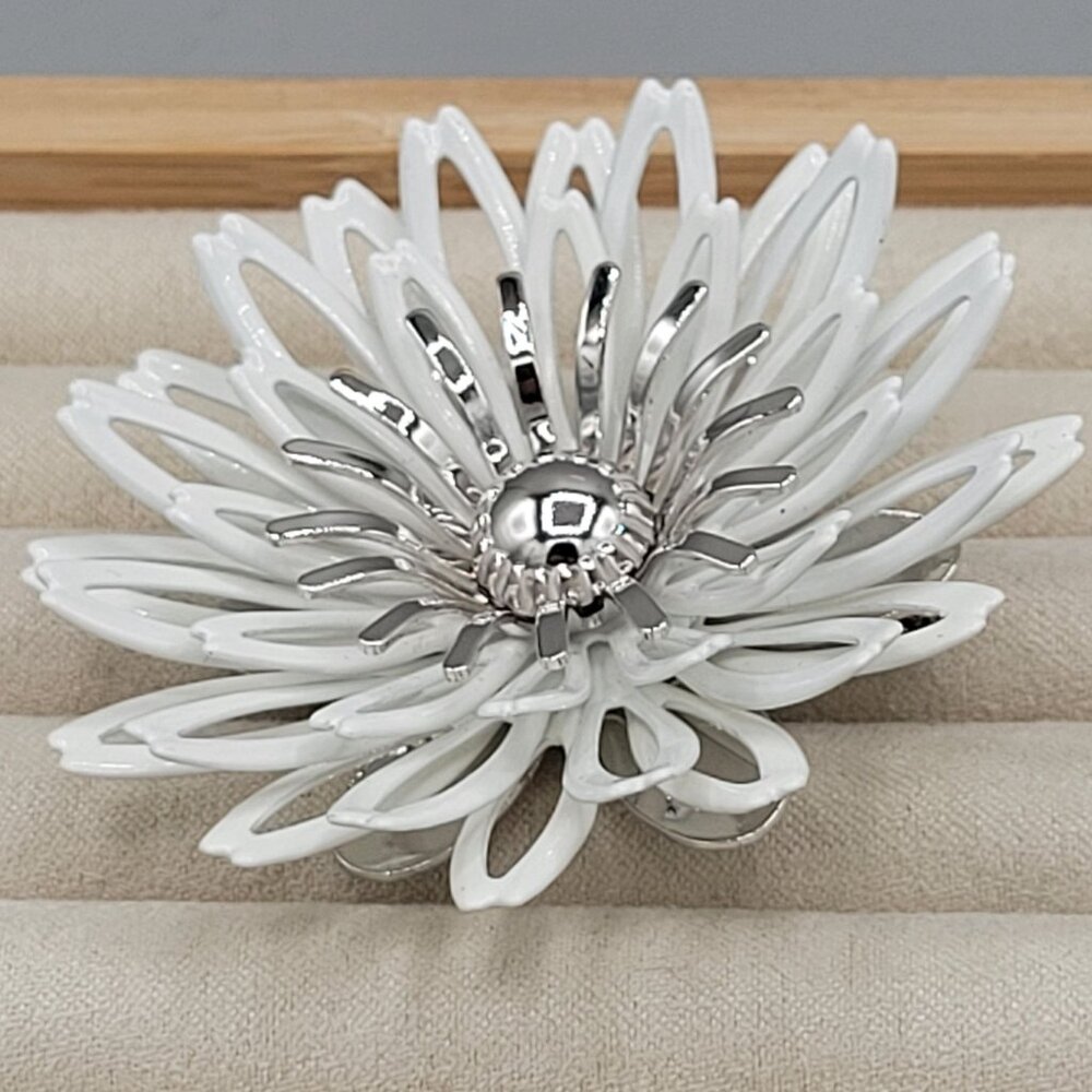 Vintage Sarah Coventry Large White Enamel Flower … - image 3